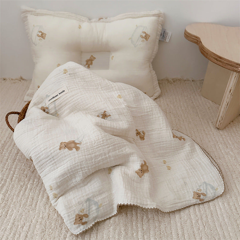 Unisex Musselin-Decke mit zartem Blumendesign und eleganten Rüschen Brehn