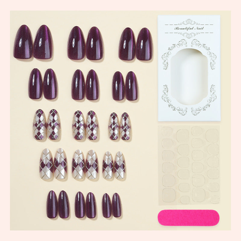 Kunstnagelset mit elegantem Karomuster und tiefem Glanz Brehn