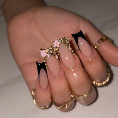 Kunstnagelset mit glamourösen Akzenten und modischem Design Brehn