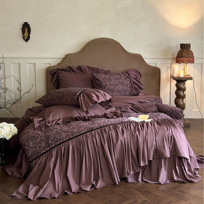 Romantisches Rüsch-Jacquard-Rosenmuster Bettwäsche und Bettschürzen-Ensemble