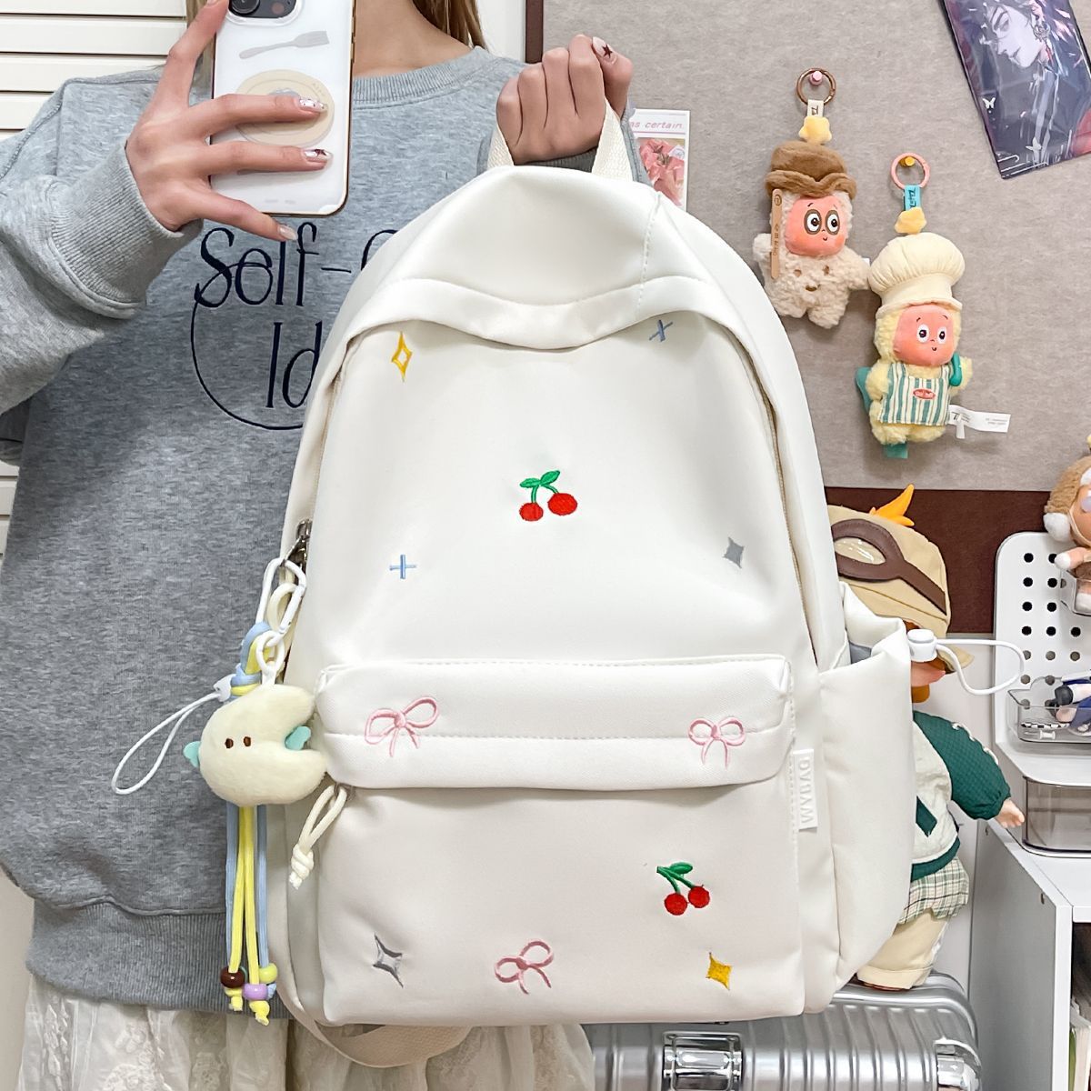 Verspielter Rucksack mit Stickereien Brehn