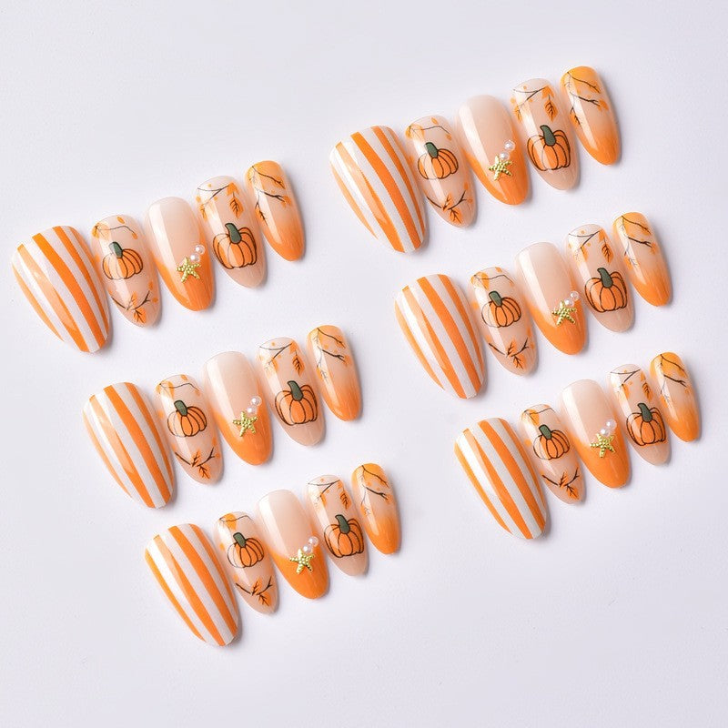 Kunstnagelset mit herbstlichen Kürbis- und Blätterdesigns Brehn