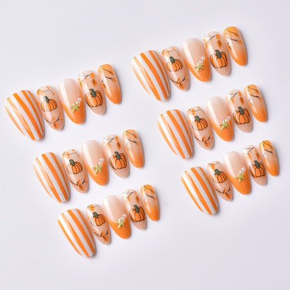 Kunstnagelset mit herbstlichen Kürbis- und Blätterdesigns Brehn