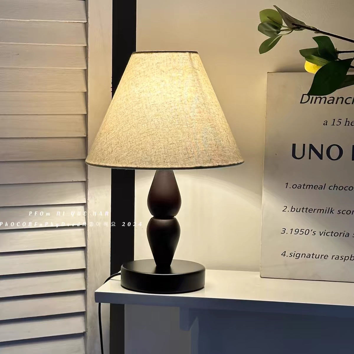 Elegante strukturierte Tischlampe