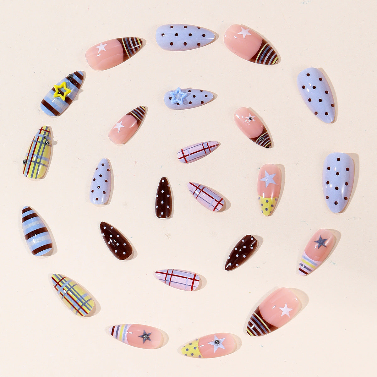 Dekorative Stiletto Nagelkunst mit Sternakzenten Brehn