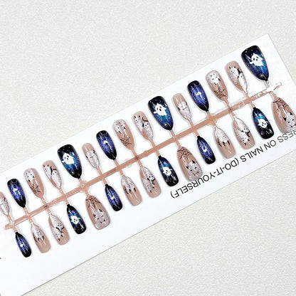 Dekoratives Press-On-Nagelset mit kunstvollen Designs Brehn