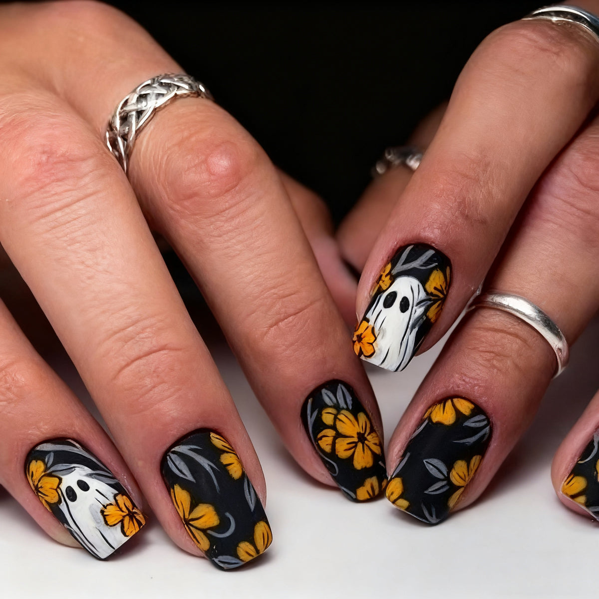 Künstlerische florale Geister-Themen-Nagelkunst-Erweiterungen Brehn