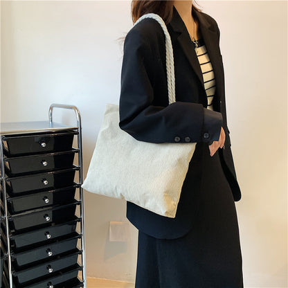 Texturierte Kordelzug-Tasche