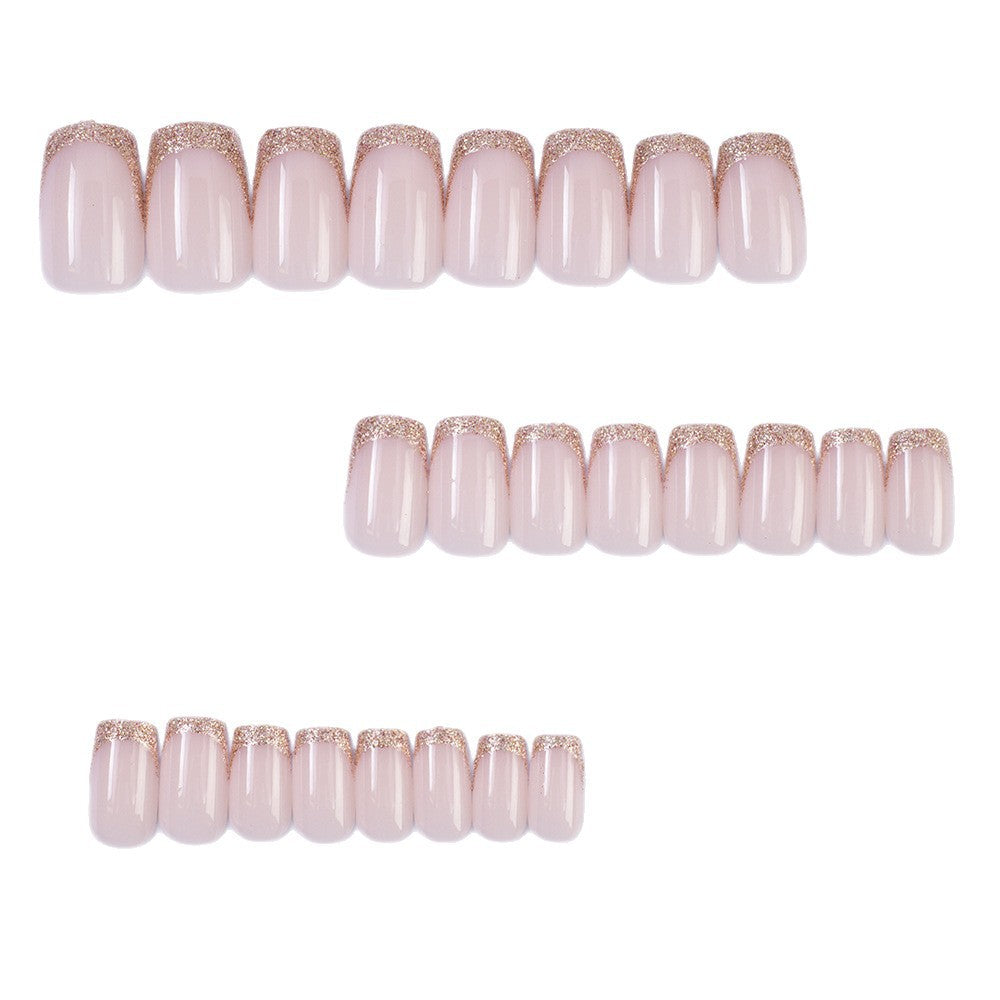 Glamouröse Kunstnägel mit Glitzer-French-Spitze Brehn