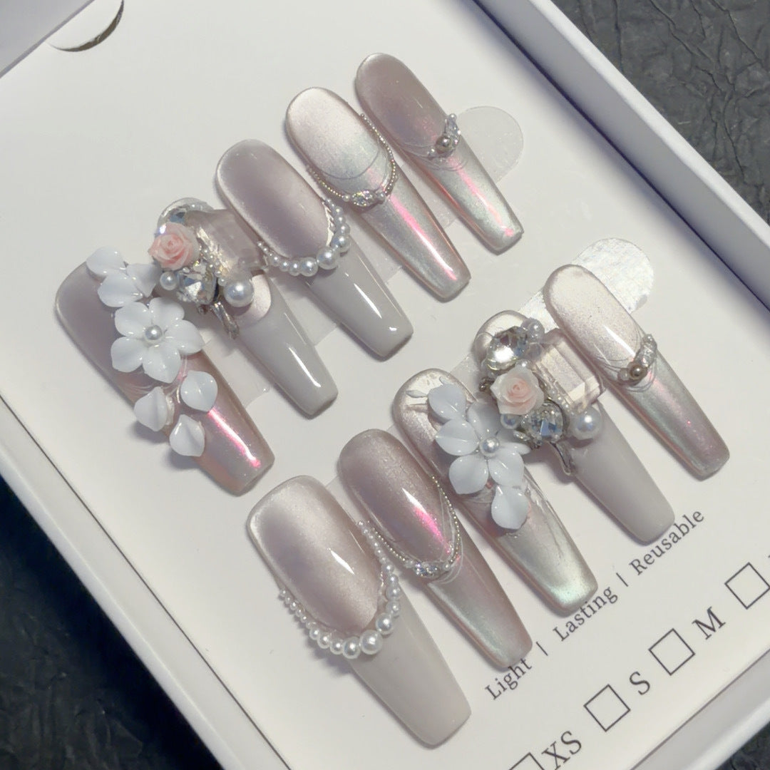 Blumenmuster Strass Nagelkunst Tipps