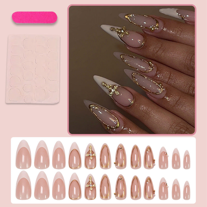 Kunstnagelset mit luxuriösem Glitzer und eleganten Formen Brehn