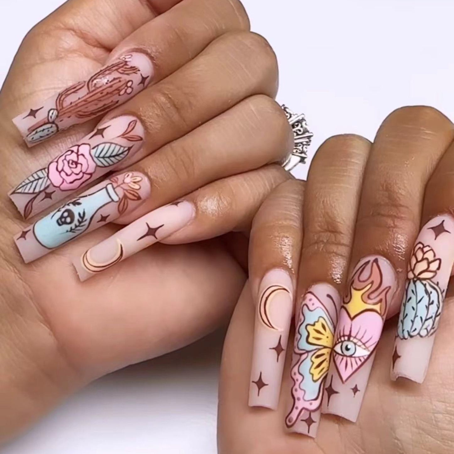 Kunstnagelset mit kreativen Illustrationen Brehn