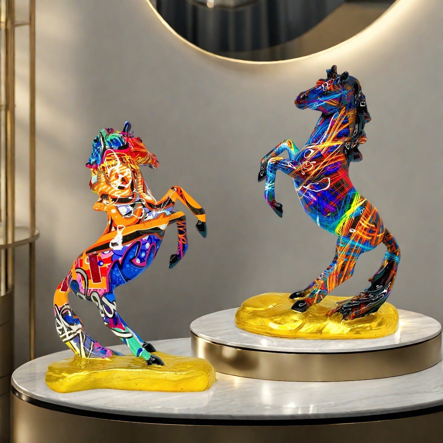 Kunstvolle Pferdefigur im modernen Design Brehn