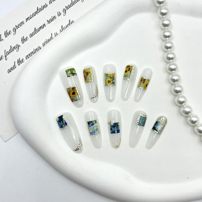 Künstlerisches Press-On Nagelset mit floralen und landschaftlichen Designs