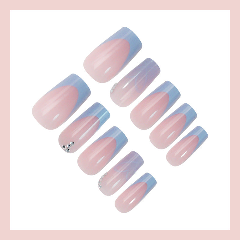 Kunstnagelset mit romantischen Herz-Designs und glamourösen Akzenten Brehn