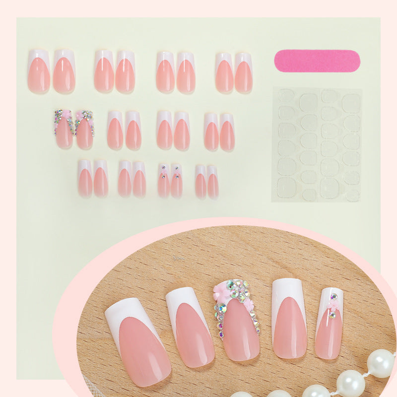Dekoratives Press-On-Nagelset mit eleganten Akzentdesigns Brehn