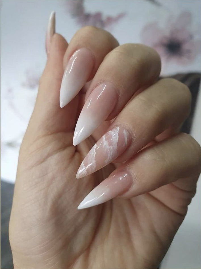 Elegante Stiletto Nagelkunstverlängerungen Brehn