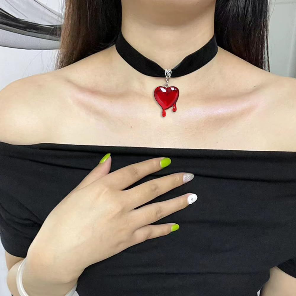 Samt Choker Halskette mit tropfendem Herz-Anhänger Brehn