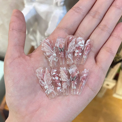 Elegantes Press-On-Nageldesign mit Strassakzenten Brehn