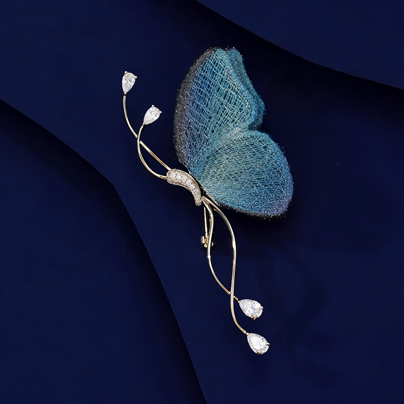 Exquisite Schmetterlingsbrosche mit Funkelnden Kristallen Brehn