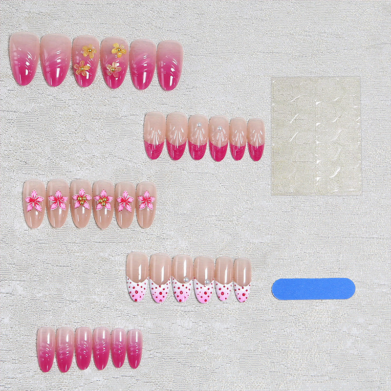 Kunstnagelset mit floralen und eleganten Verzierungen Brehn