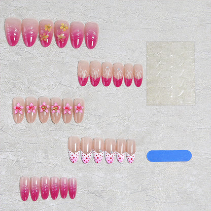 Kunstnagelset mit floralen und eleganten Verzierungen Brehn