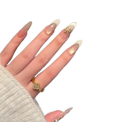 Glitzernde Französische Spitze Nagelkunst