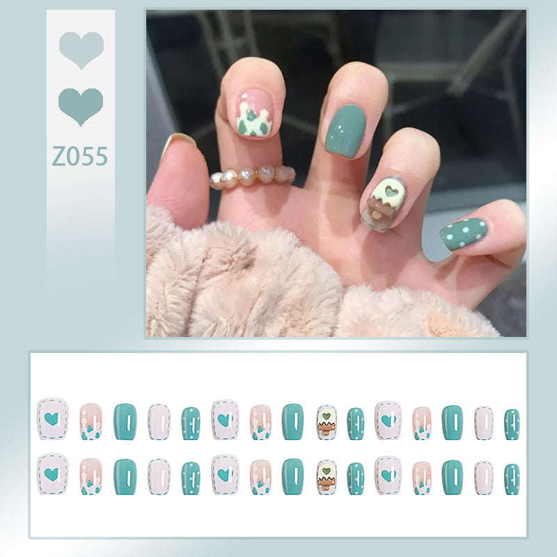 Kunstnagelset mit detailreichem Design Brehn