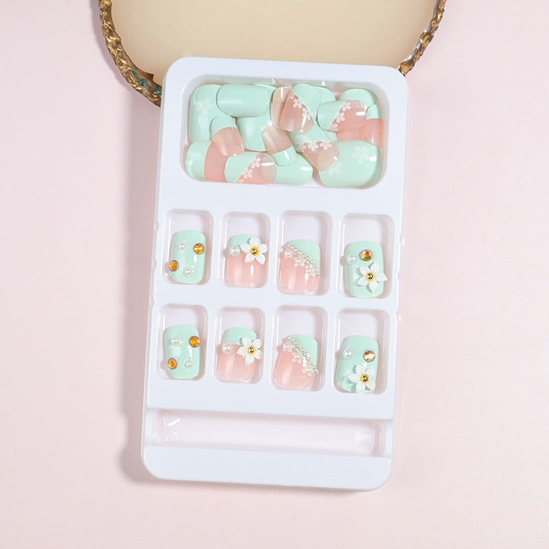 Dekorativer Press-On Nail Art Set mit Schleifenakzenten Brehn