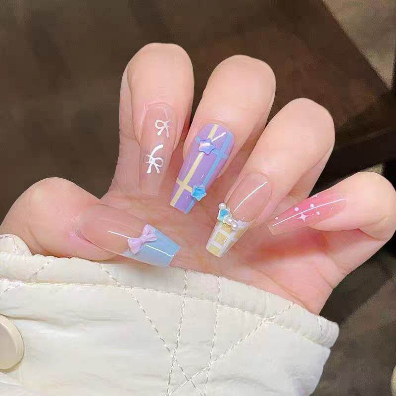Süßes thematisches Press-On Nagelset Brehn