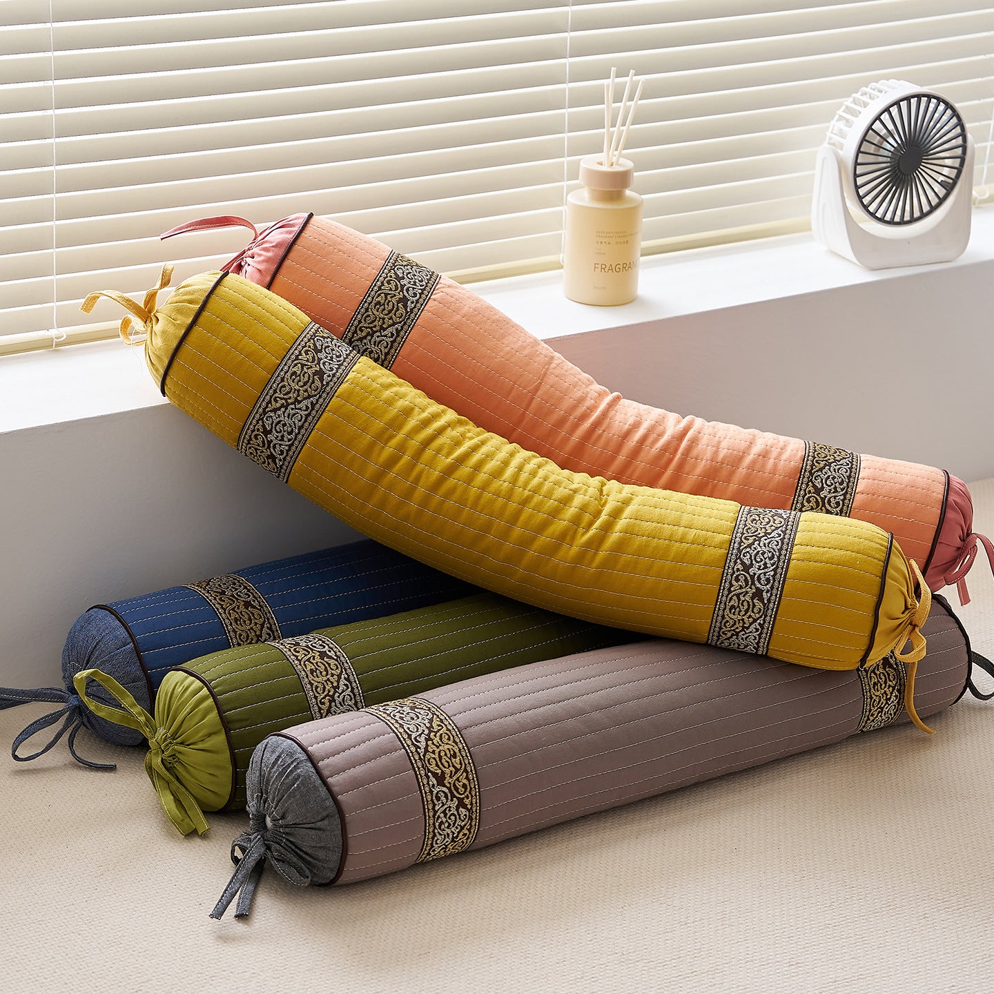Meditationsrolle mit Dekorativem Design Brehn