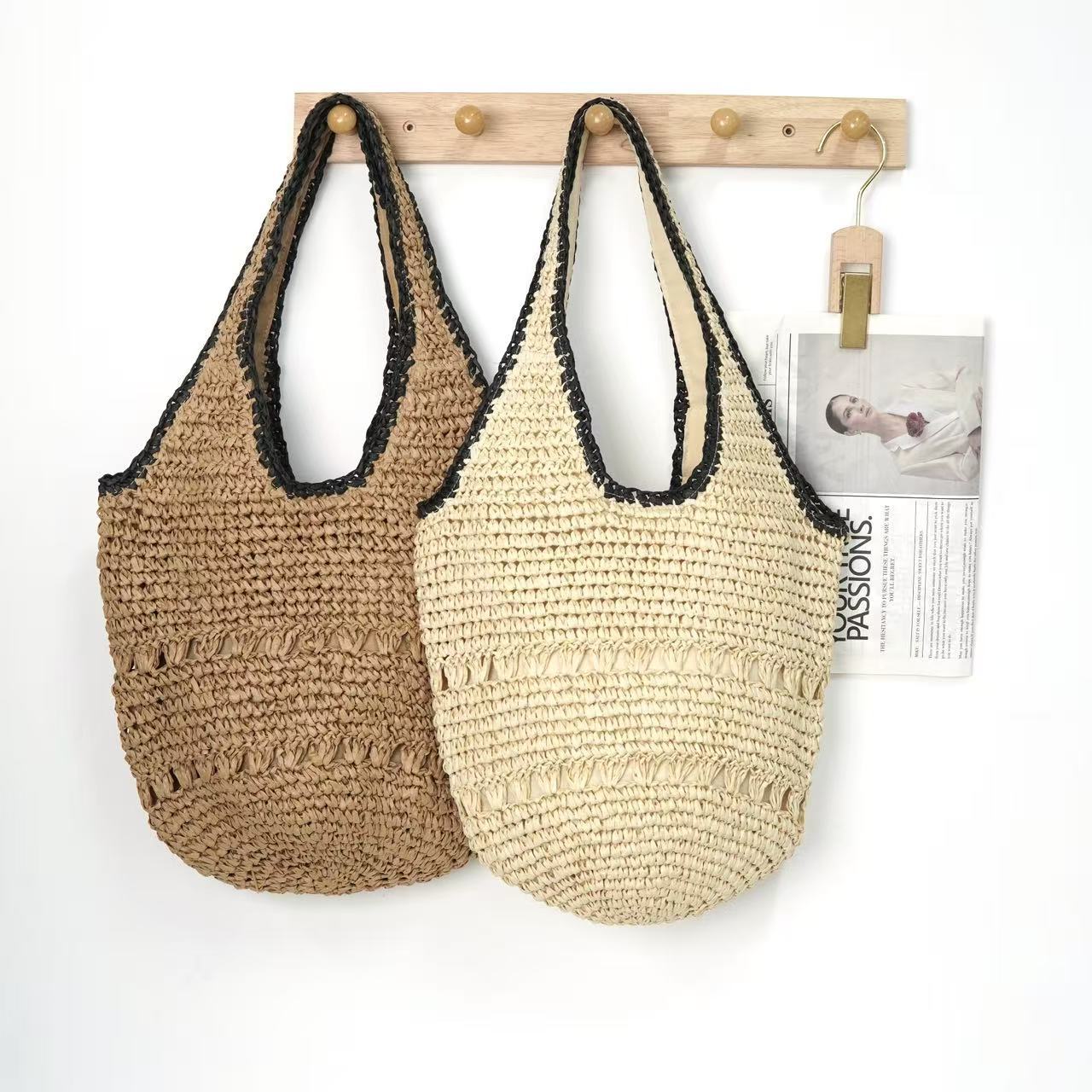 Handtasche Aus Geflochtenem Naturmaterial mit Minimalistischer Struktur Brehn
