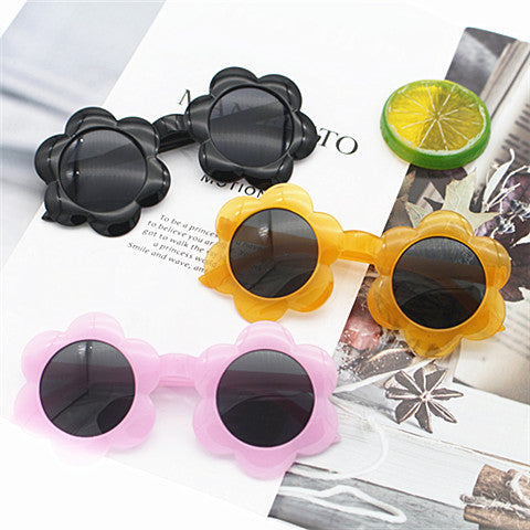 Damen Sonnenbrille im verspielten Blumenmuster Brehn