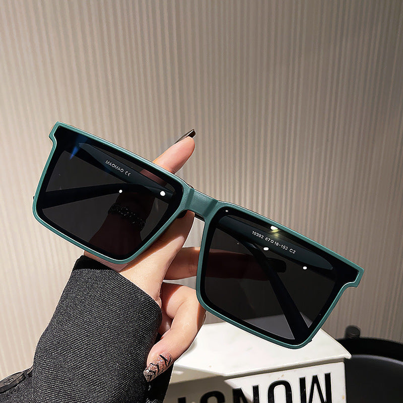 Damen quadratische Sonnenbrille mit modernem, robustem Kunststoffrahmen Brehn
