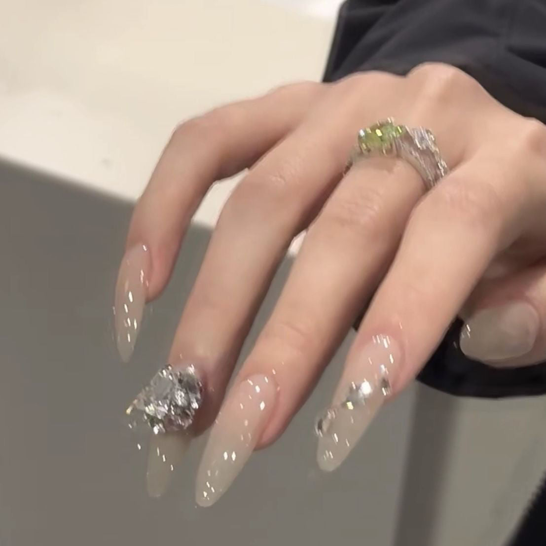 Glamouröse mit Strass verzierten Press-On-Nagelerweiterungen Brehn