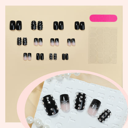 Kunstnagelset mit Glamourösen Strassakzenten Brehn