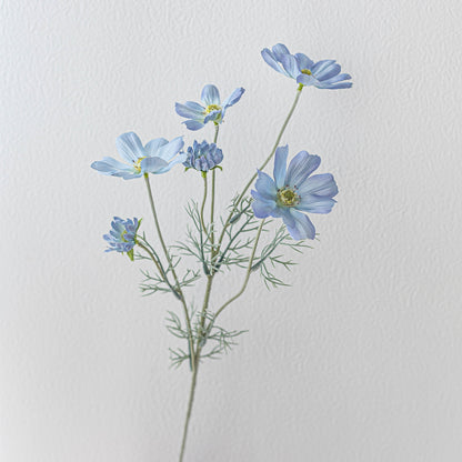Lebensechte Buttercup-Blumenstängel