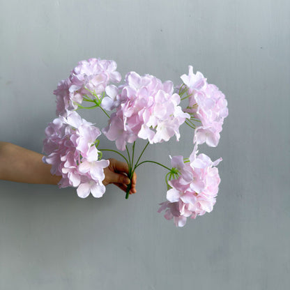 Elegante Blumenarrangement