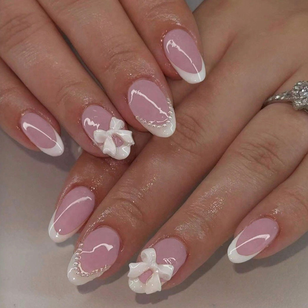 Kunstnagelset mit eleganten 3D-Blüten- und Spitzenakzenten Brehn