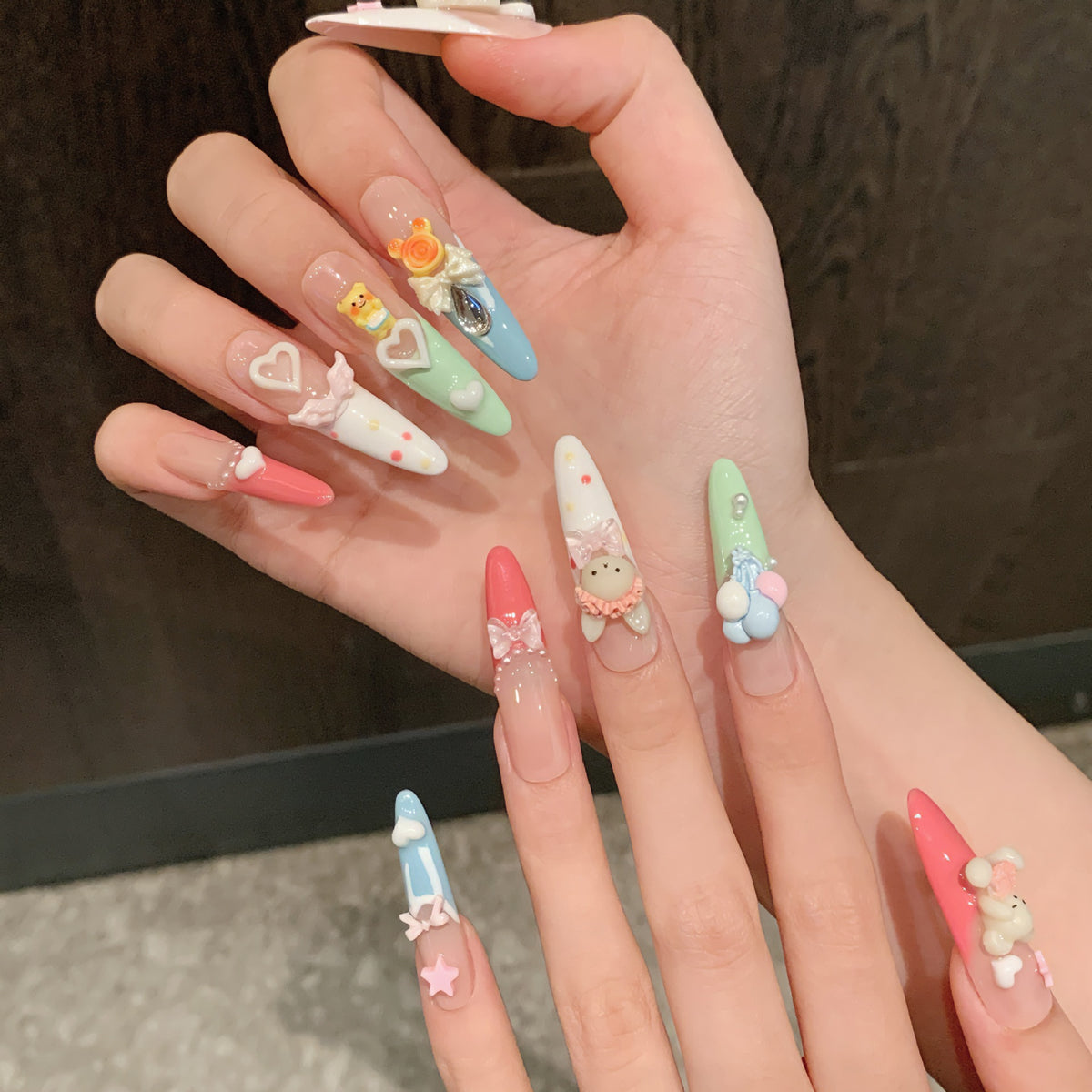 Kreatives thematisches Press-On-Nagelset