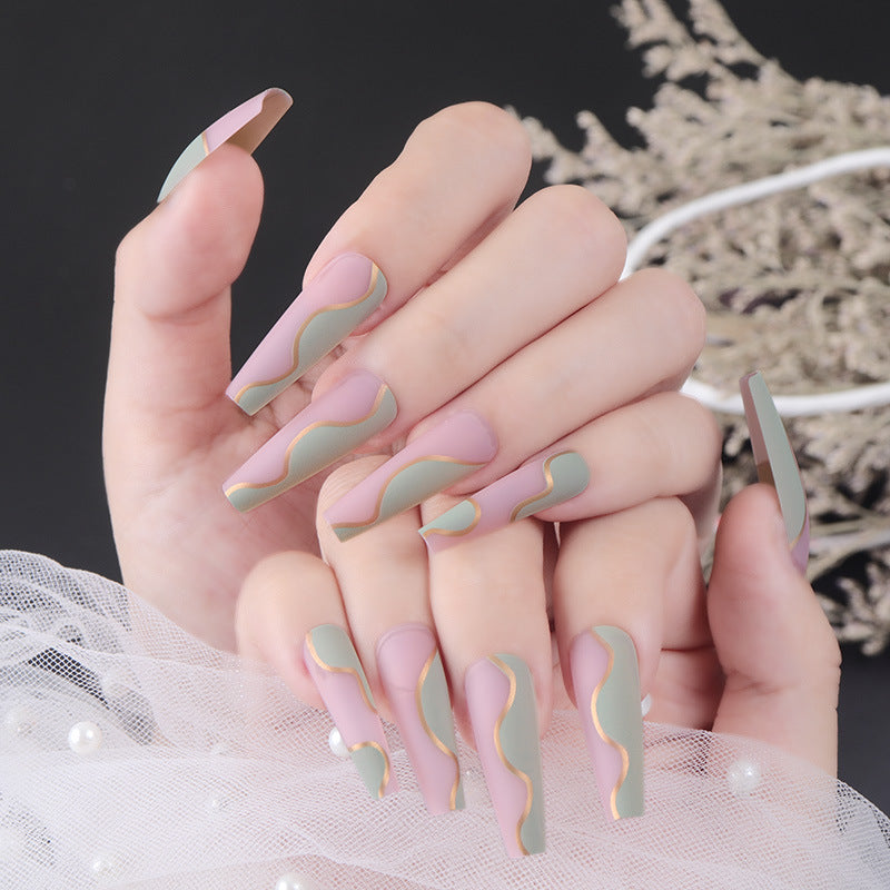 Lange elegante Press-On-Nagel-Set mit Wellen-Design Brehn