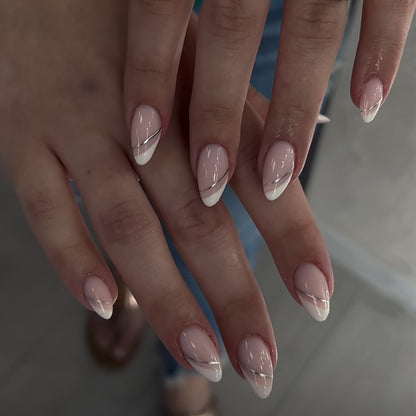Elegante Stiletto Press-On Nagelkunst mit Strass-Akzenten Brehn