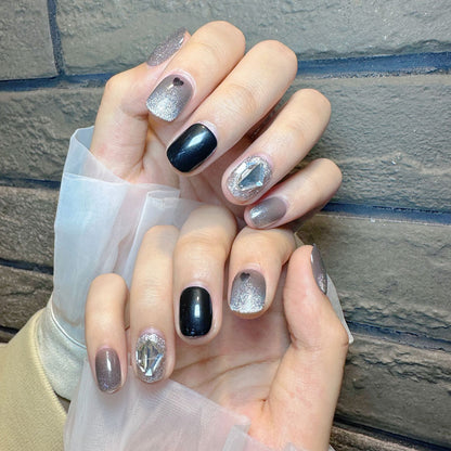 Glamorous Press-On Nail Design Brehn