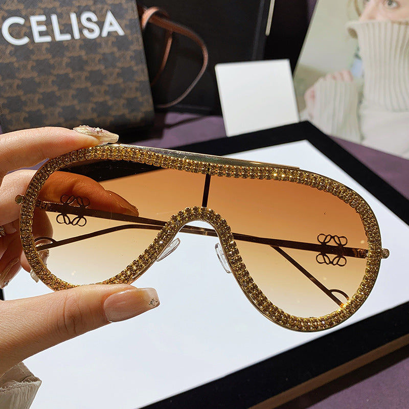 Damen Glamouröse Oversized-Sonnenbrille mit strassbesetzten Akzenten Brehn
