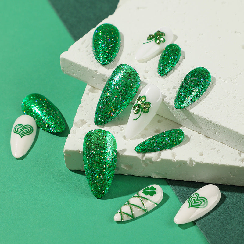 Künstlerische Glitter-Nagelverlängerungen Brehn