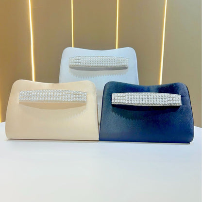 Perlenakzentierte Abend-Clutch