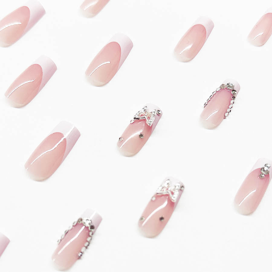 Kunstnagelset mit eleganten Strass- und Glitzerverzierungen Brehn