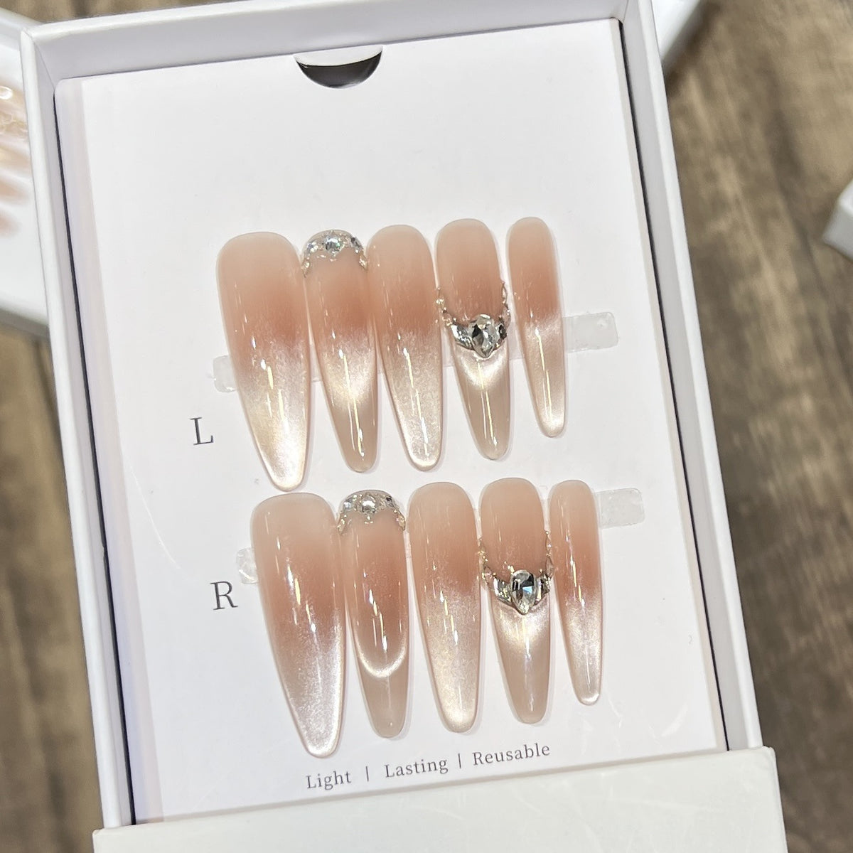 Wiederverwendbares Press-On Nagelkunst Set Brehn
