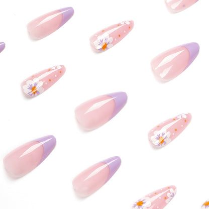 Kunstvolle Nagelkunst mit floralen Akzenten und Farbverlauf Brehn