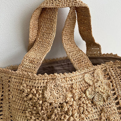 Handgefertigte Strohtasche mit Floralen Details Brehn